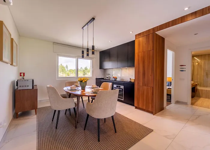 New Luxury Apartment, Sea View With Pool & Gym アパート