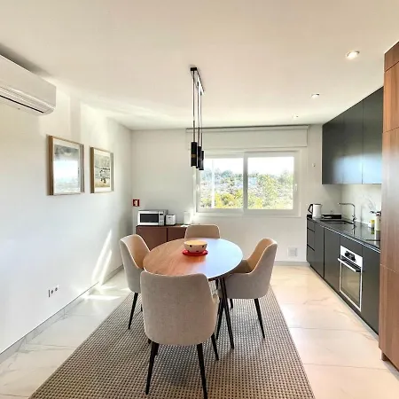 New Luxury Apartment, Sea View With Pool & Gym