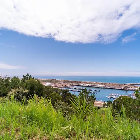 Apartmán New Luxury Apartment, Sea View With Pool & Gym *