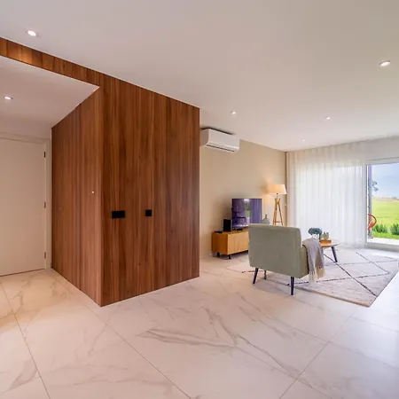 Apartmán New Luxury Apartment, Sea View With Pool & Gym *