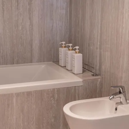 New Luxury Apartment, Sea View With Pool & Gym Apartmán *