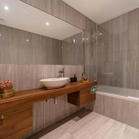 Apartmán New Luxury Apartment, Sea View With Pool & Gym *