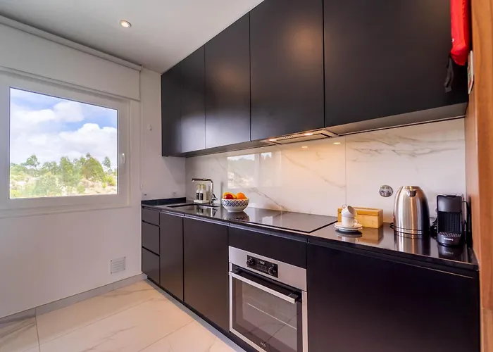 New Luxury Apartment, Sea View With Pool & Gym